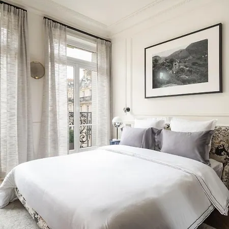 The Very Location Allows To Go Everywhere In In 30 Minutes Paris
